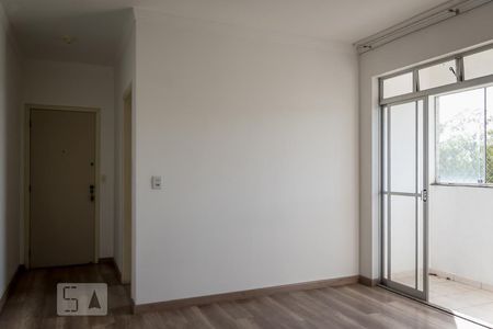 Sala de apartamento para alugar com 3 quartos, 67m² em Planalto, Belo Horizonte
