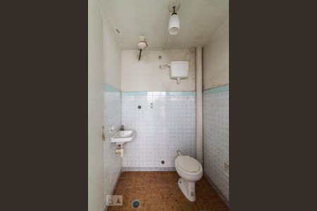 Casa à venda com 240m², 3 quartos e 6 vagasBanheiro de serviço