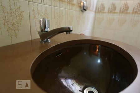 Lavabo de casa à venda com 3 quartos, 132m² em Jardim Rizzo, São Paulo