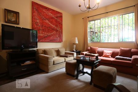 Sala de casa à venda com 3 quartos, 132m² em Jardim Rizzo, São Paulo