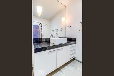Banheiro da suíte de apartamento para alugar com 3 quartos, 145m² em Itaim Bibi, São Paulo