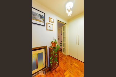 Corredor de apartamento à venda com 2 quartos, 98m² em Sumaré, São Paulo