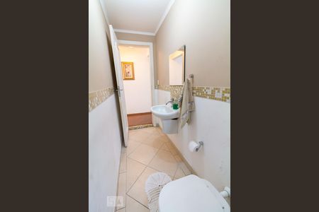 Casa para alugar com 232m², 3 quartos e 3 vagasLavabo