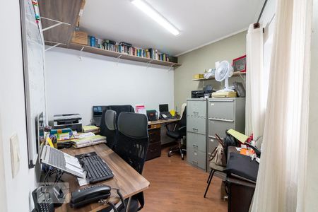 Casa para alugar com 232m², 3 quartos e 3 vagasEscritório