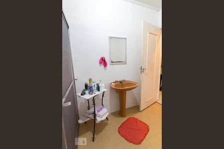 Casa para alugar com 232m², 3 quartos e 3 vagasBanheiro social