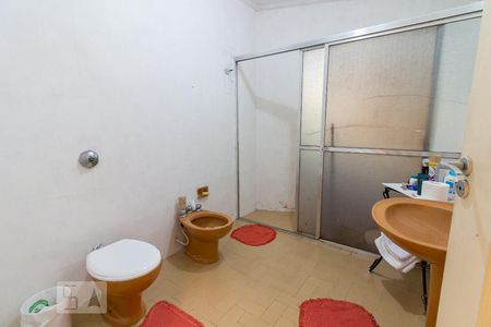 Casa para alugar com 232m², 3 quartos e 3 vagasBanheiro social