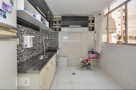 Apartamento à venda com 56m², 2 quartos e 1 vaga Apartamento à venda com 56m², 2 quartos e 1 vagaCozinha e Área de Serviço