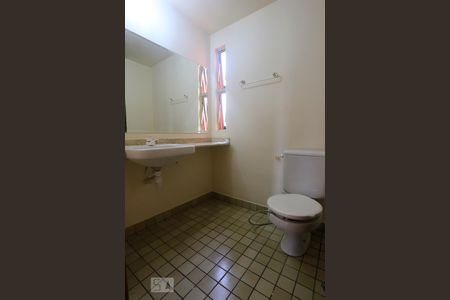 Banheiro de apartamento à venda com 3 quartos, 65m² em Vila Firmiano Pinto, São Paulo