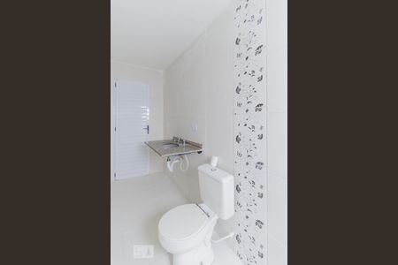 Banheiro de kitnet/studio para alugar com 1 quarto, 53m² em Vila São Francisco, São Paulo