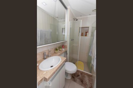 Banheiro social  de apartamento para alugar com 2 quartos, 53m² em Del Castilho, Rio de Janeiro