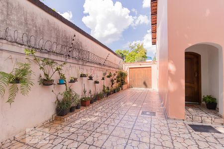 Casa para alugar com 219m², 3 quartos e 5 vagas Casa para alugar com 219m², 3 quartos e 5 vagasGaragem