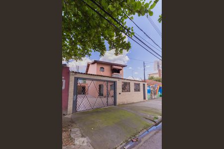 Casa para alugar com 219m², 3 quartos e 5 vagas Casa para alugar com 219m², 3 quartos e 5 vagasFachada