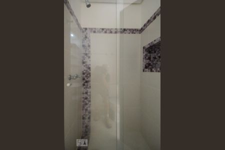 Banheiro de apartamento para alugar com 1 quarto, 57m² em Partenon, Porto Alegre
