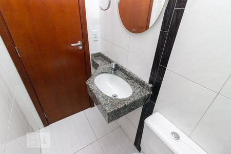 Sala Banheiro de casa de condomínio para alugar com 3 quartos, 130m² em Boqueirão, Curitiba