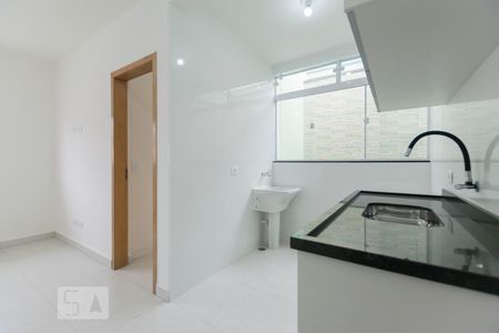 Cozinha e Área de Serviço de casa de condomínio para alugar com 1 quarto, 32m² em Vila Brasílio Machado, São Paulo