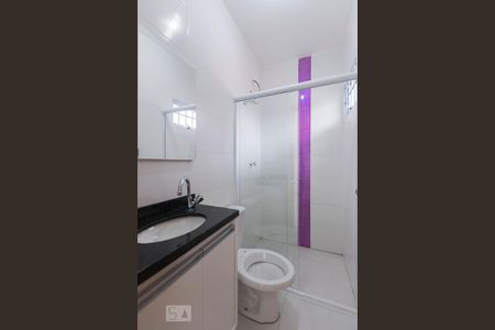 Banheiro de casa de condomínio para alugar com 1 quarto, 32m² em Vila Brasílio Machado, São Paulo