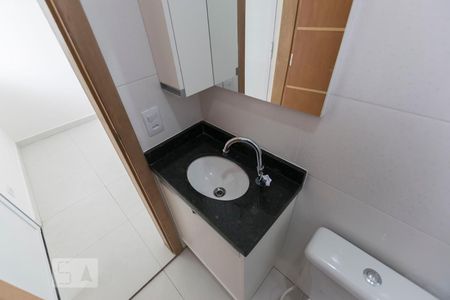 Banheiro (Pia) de casa de condomínio para alugar com 1 quarto, 32m² em Vila Brasílio Machado, São Paulo