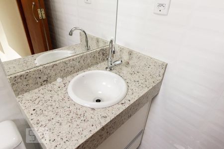 Banheiro  de casa para alugar com 2 quartos, 63m² em Penha de França, São Paulo