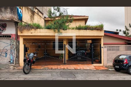 Casa à venda com 230m², 4 quartos e 2 vagasFachada