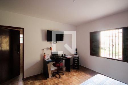 Casa à venda com 230m², 4 quartos e 2 vagasSuíte