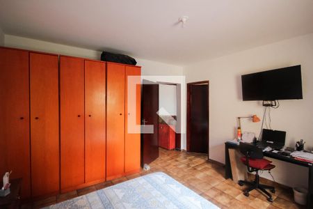 Casa à venda com 230m², 4 quartos e 2 vagasSuíte