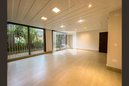 Casa à venda com 5 quartos, 425m² em Belvedere, Belo Horizonte