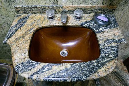 Casa à venda com 320m², 4 quartos e 4 vagasBanheiro de Serviço