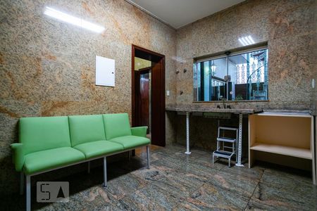 Casa à venda com 320m², 4 quartos e 4 vagasEdícula - Cozinha