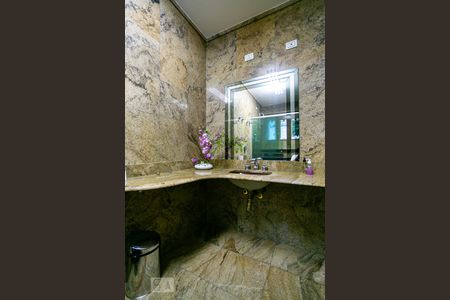 Casa à venda com 320m², 4 quartos e 4 vagasBanheiro da Suíte