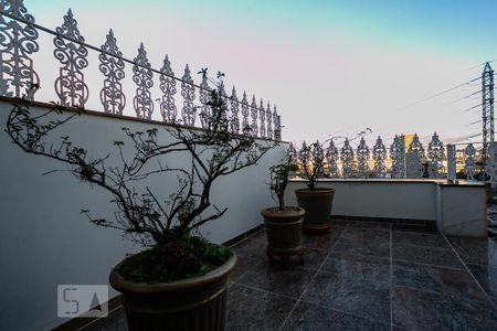 Casa à venda com 320m², 4 quartos e 4 vagasSolário