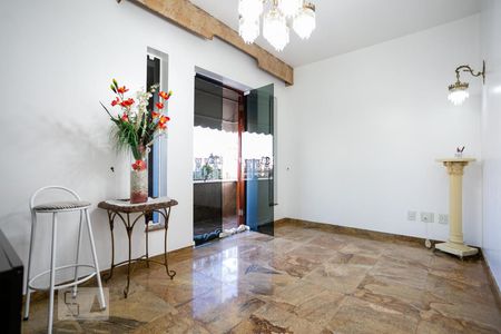 Casa à venda com 320m², 4 quartos e 4 vagasSala de TV