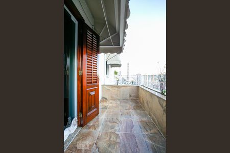 Casa à venda com 320m², 4 quartos e 4 vagasVaranda da Suíte