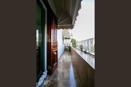 Casa à venda com 320m², 4 quartos e 4 vagasVaranda