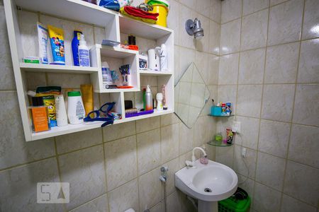 Banheiro Social de apartamento à venda com 2 quartos, 66m² em Sapê, Niterói