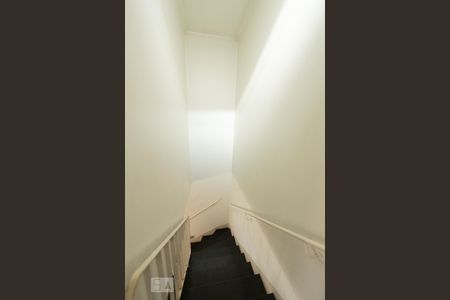 Casa à venda com 150m², 2 quartos e 2 vagasEscadaria