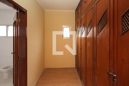 Casa à venda com 270m², 4 quartos e 4 vagasCloset