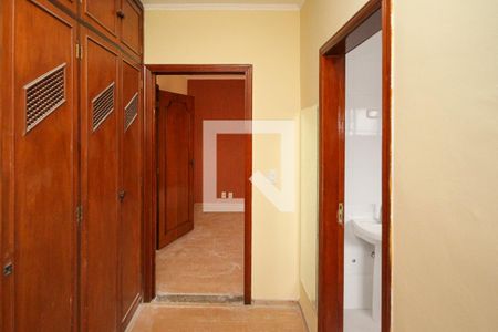 Casa à venda com 270m², 4 quartos e 4 vagasCloset