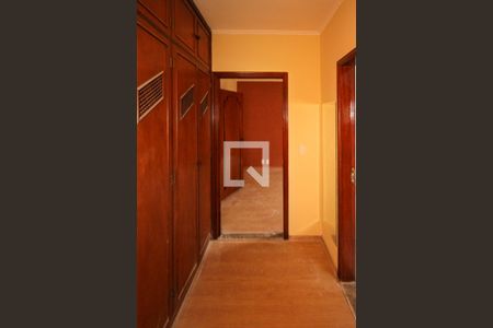 Casa à venda com 270m², 4 quartos e 4 vagasCloset