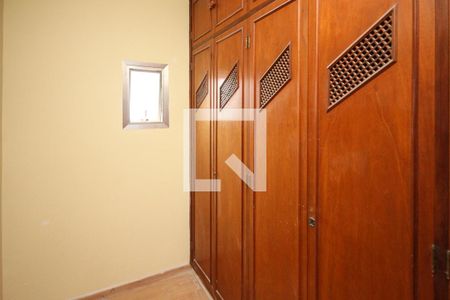 Casa à venda com 270m², 4 quartos e 4 vagasCloset