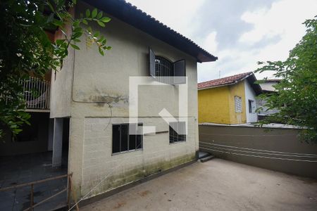 Casa à venda com 250m², 3 quartos e 6 vagas Casa à venda com 250m², 3 quartos e 6 vagasQuintal