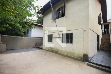 Casa à venda com 250m², 3 quartos e 6 vagas Casa à venda com 250m², 3 quartos e 6 vagasFachada Posterior