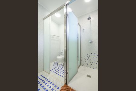 Casa à venda com 804m², 5 quartos e 8 vagasBanheiro Social