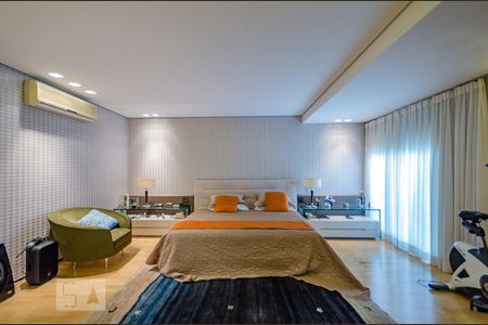 Casa à venda com 804m², 5 quartos e 8 vagasSuíte master