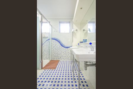 Casa à venda com 804m², 5 quartos e 8 vagasBanheiro Social