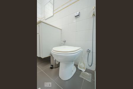 Casa à venda com 804m², 5 quartos e 8 vagasBanheiro de Serviço