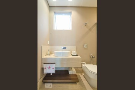 Casa à venda com 804m², 5 quartos e 8 vagasBanheiro masculino