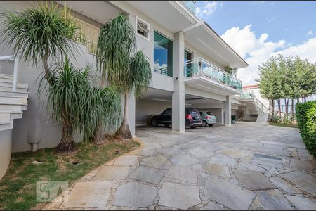 Casa à venda com 804m², 5 quartos e 8 vagasGaragem - Fachada