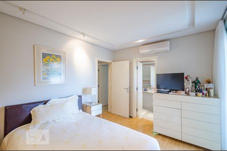 Casa à venda com 804m², 5 quartos e 8 vagasSuíte 3