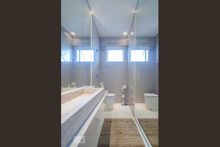 Casa à venda com 804m², 5 quartos e 8 vagasLavabo