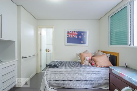 Casa à venda com 804m², 5 quartos e 8 vagasQuarto de Serviço